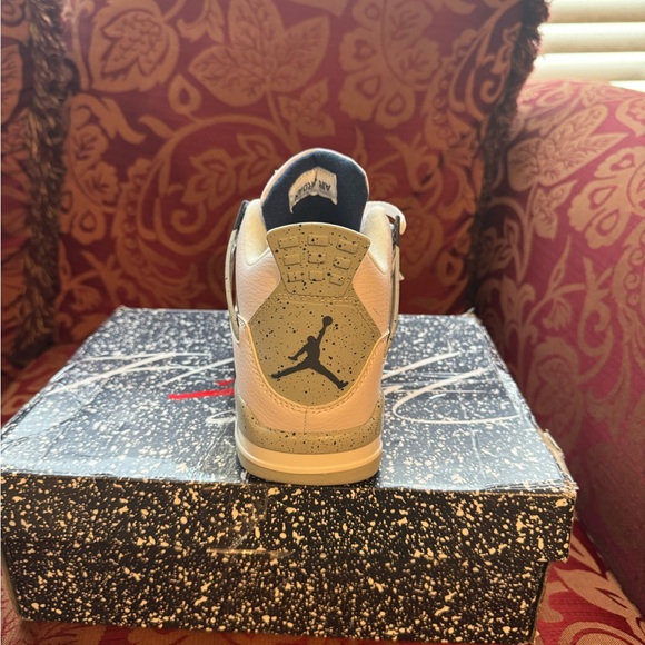 Air Jordan 4 Retro 'Midnight Navy' Sneakers - Picture 2 of 3